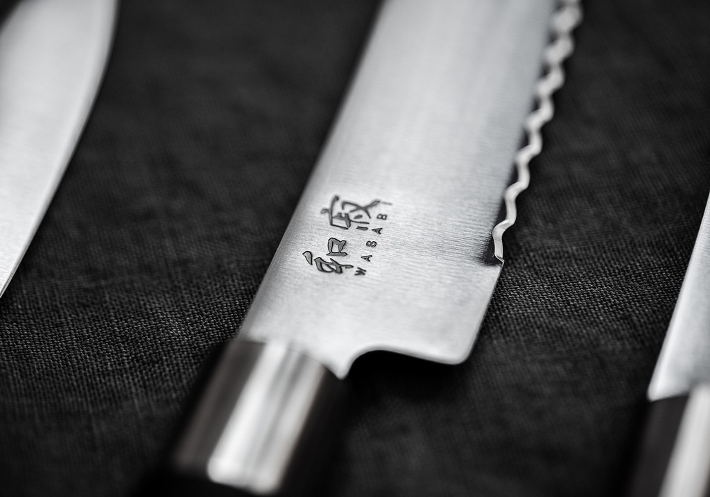 CUCHILLO KAI WASABI BLACK PAN 23CM
